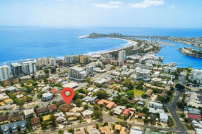 2 Bedroom Unit Mooloolaba- Walk to the Beach